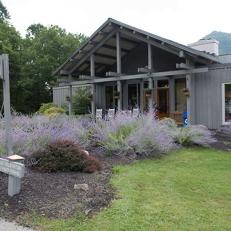 Peaks Of Otter Lodge Bedford Exterior photo