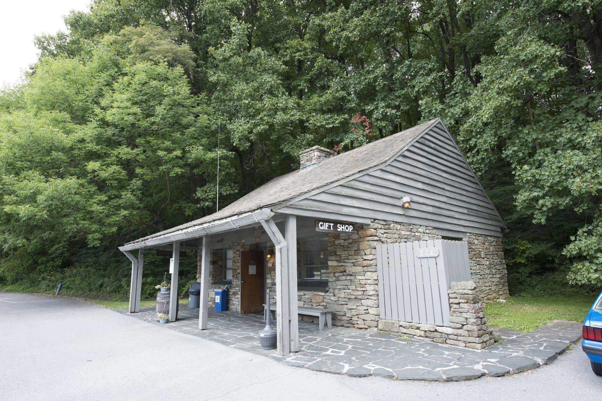 Peaks Of Otter Lodge Bedford Exterior photo